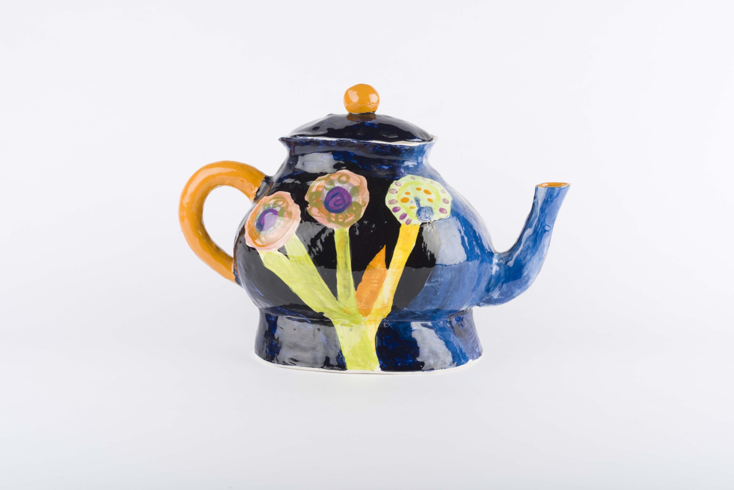 Tea Pot by Edla Griffiths, courtesy of York Museums Trust